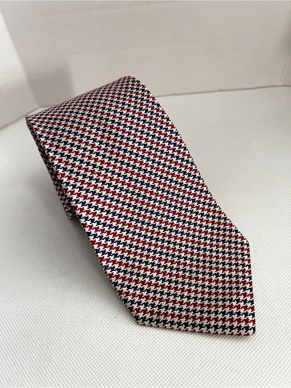 Lauren ralph Lauren Tie Houndstooth Patriotic Colors 100% Silk Size 57.5" X 3.5"
